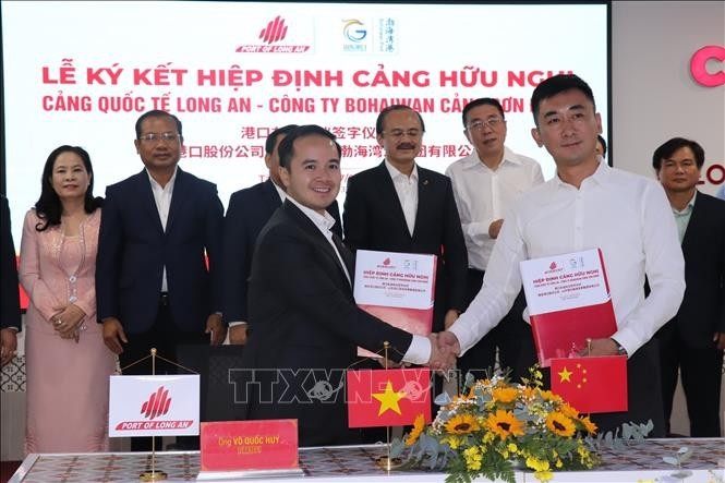 Vietnamese, Chinese enterprises enhance logistics connectivity